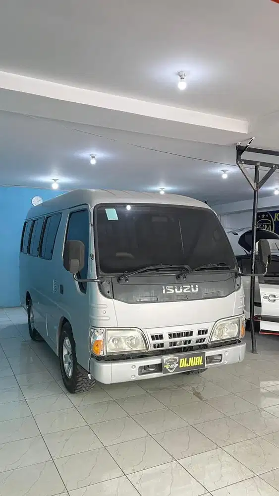 Isuzu Elf NHR 2017
