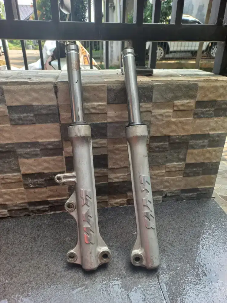 Shock depan mio sporty dan smile