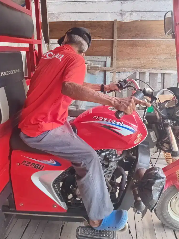 Jasa angkutan barang Tosa roda tiga