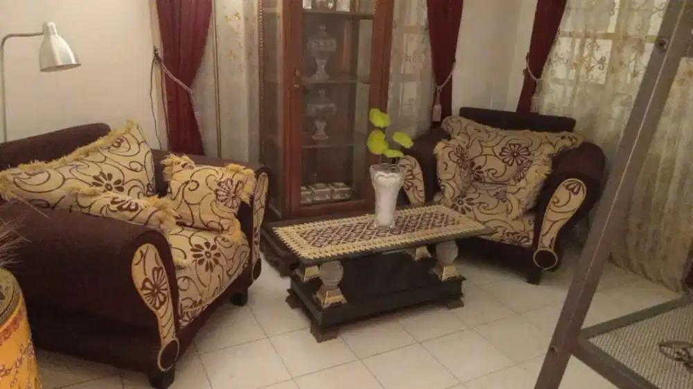 Sofa dan meja 1 set di jual murah