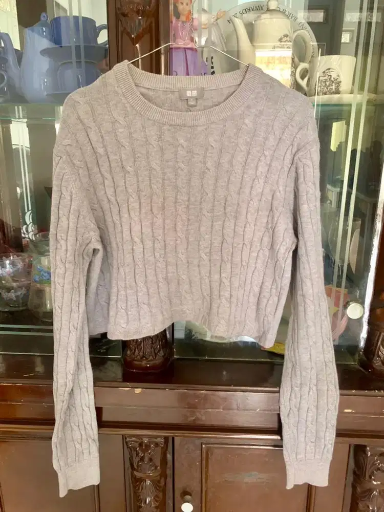 Preloved Uniqlo crop knit sweater
