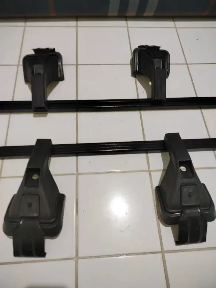 Rak atas atau Cross bar untuk mobil