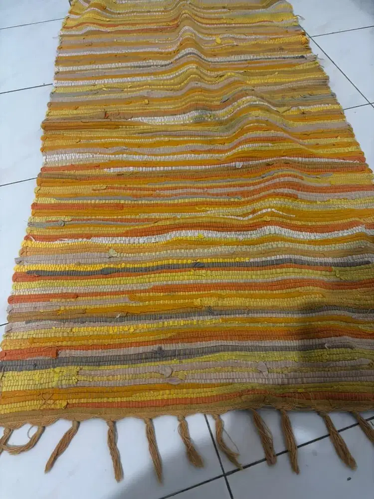 Dijual karpet warna oranya
