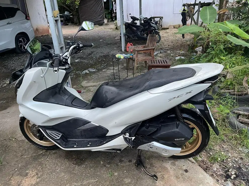 Di jual honda pcx warna putih th 2019