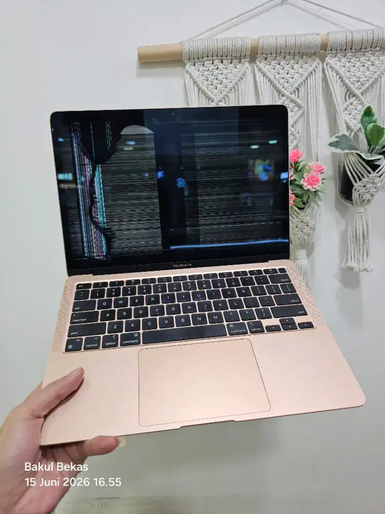 Apple macbook air m1 8/256 lcd pecah