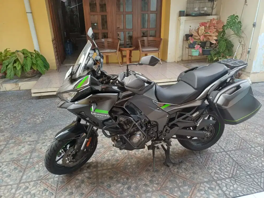 Kawasaki versys 1000 hitam 2023