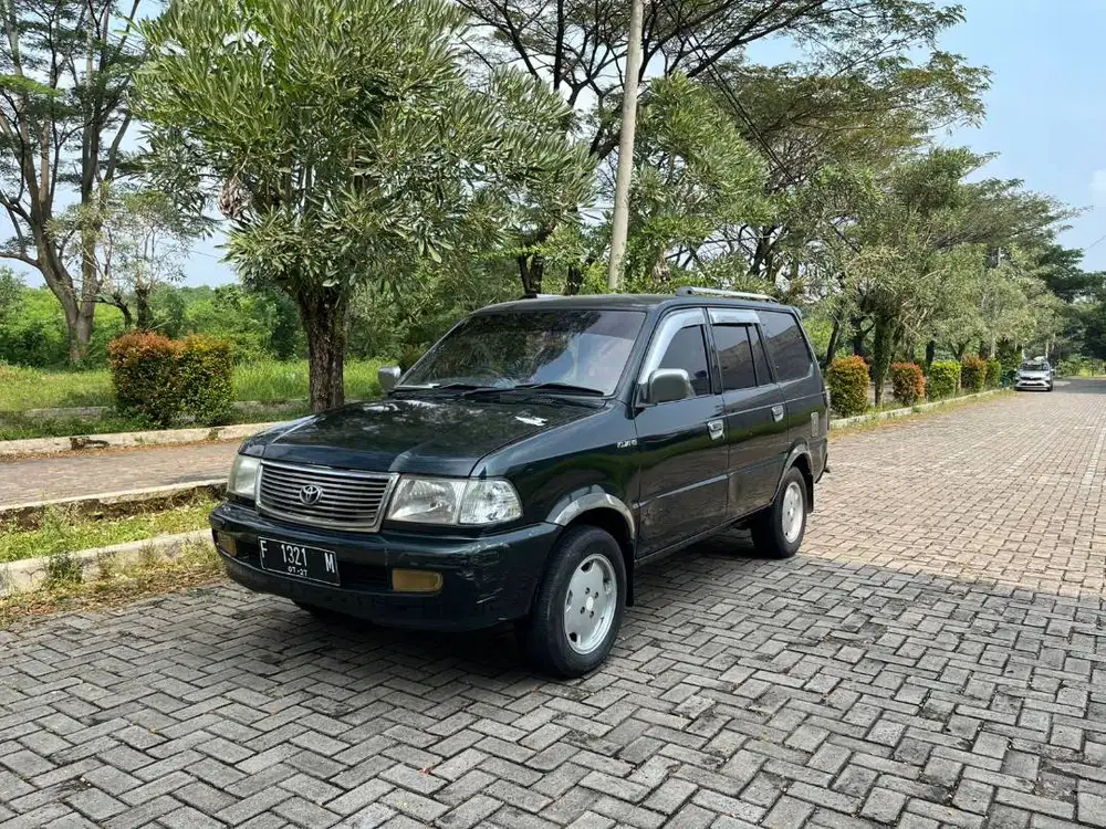Di jual kijang kapsul 2002