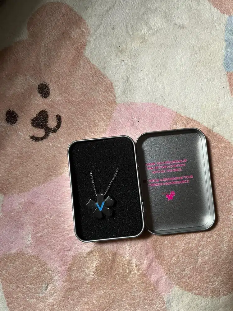 Woman's 10k finisher necklace (5k)