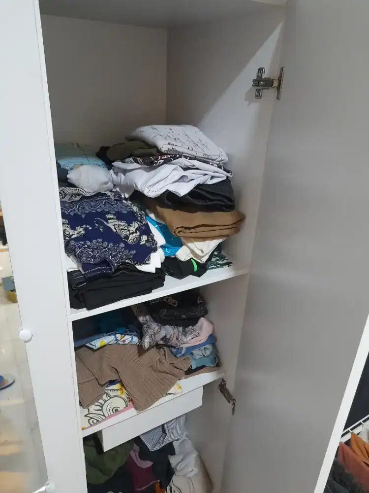 Lemari baju 3 pintu