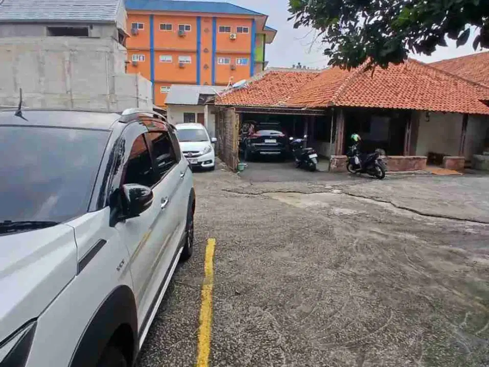 DIJUAL RUMAH HITUNG TANAH ROW JALAN 2 MOBIL DI PETUKANGAN UTARA JAKARTA SELATAN