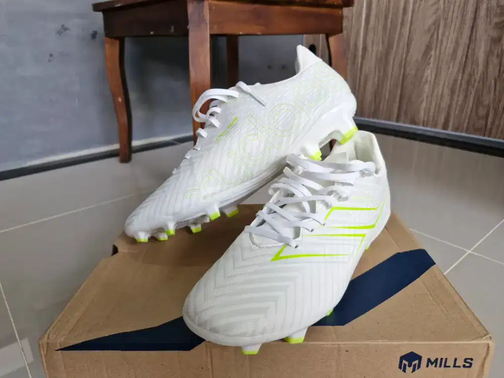 Sepatu Bola Mills Xyclops Helios Match FG Sz 43