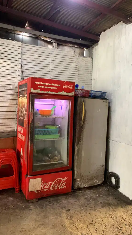 Kulkas Minuman Coca Cola dan Kulkas Freezer