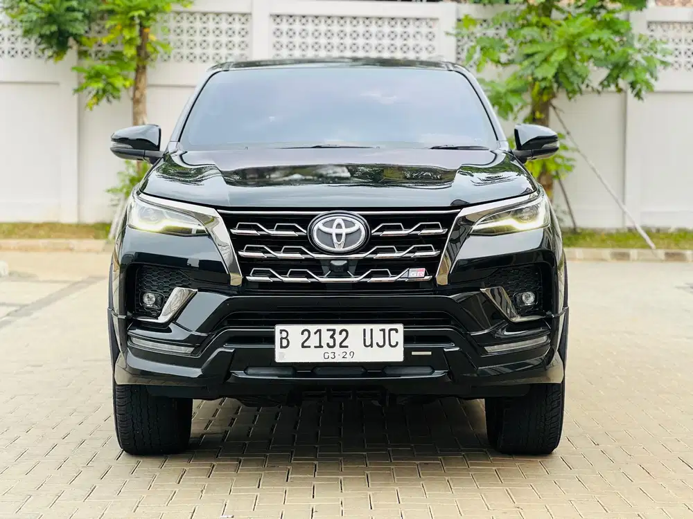 TOYOTA FORTUNER 2.8 GR Sport DSL 4X2 HITAM NON 4X4 2025 AN. PERORANGAN