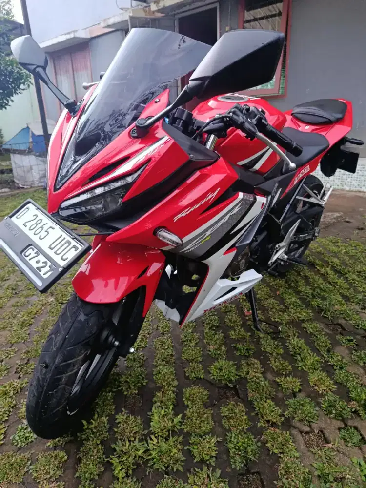Dijual CBR 150R warna merah istimewa