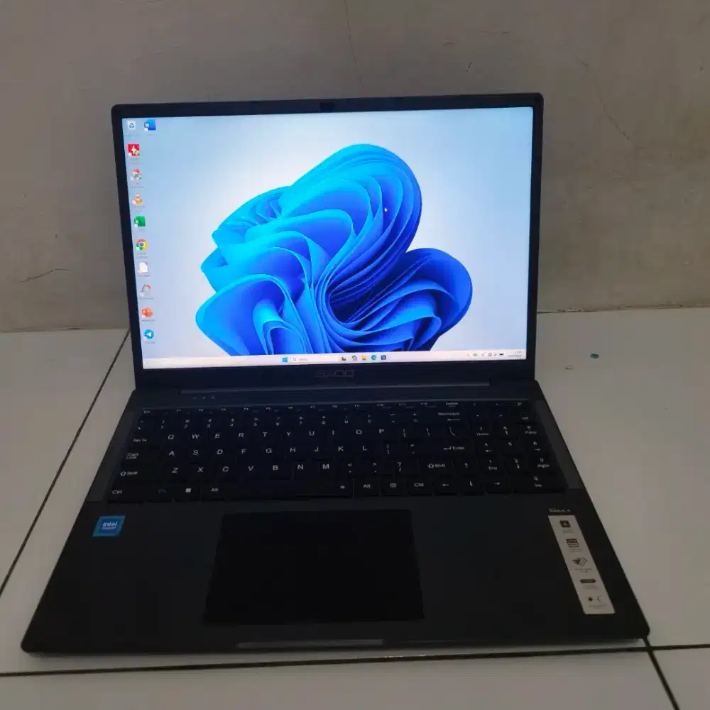 Laptop premium layar keren 2k Intel gen 11 8/256 nvme siap pakai