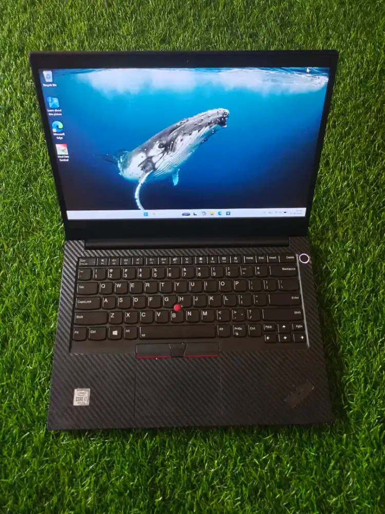 lenovo thinkpad E14  i7 gen 10 
ram 8 gb 
ssd 512 gb