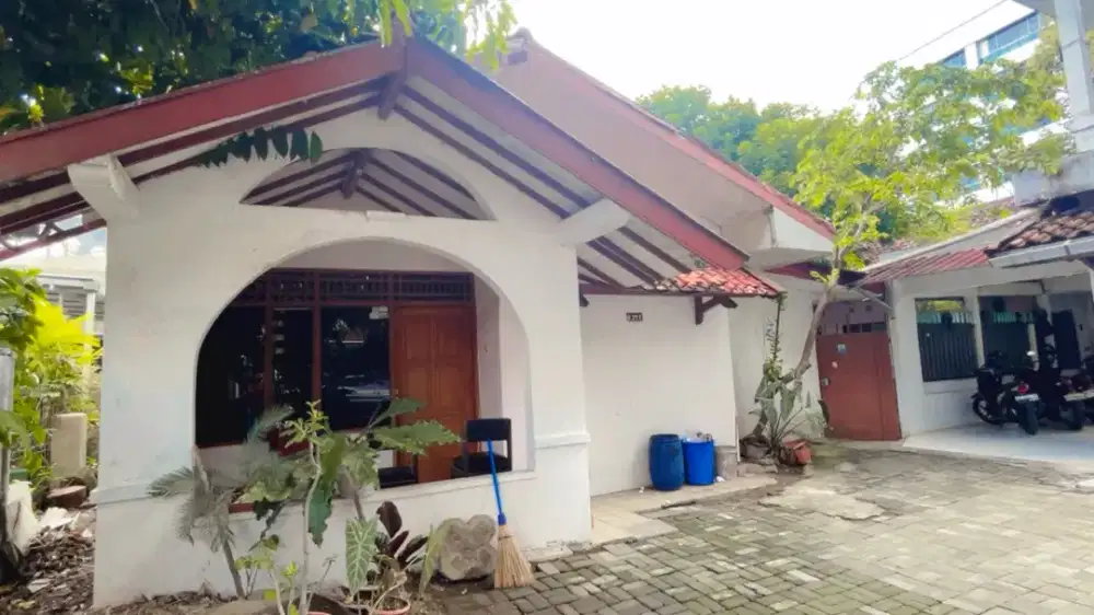 RUMAH + KOS
LOKASI SELATAN RS SARDJITO PERSIS