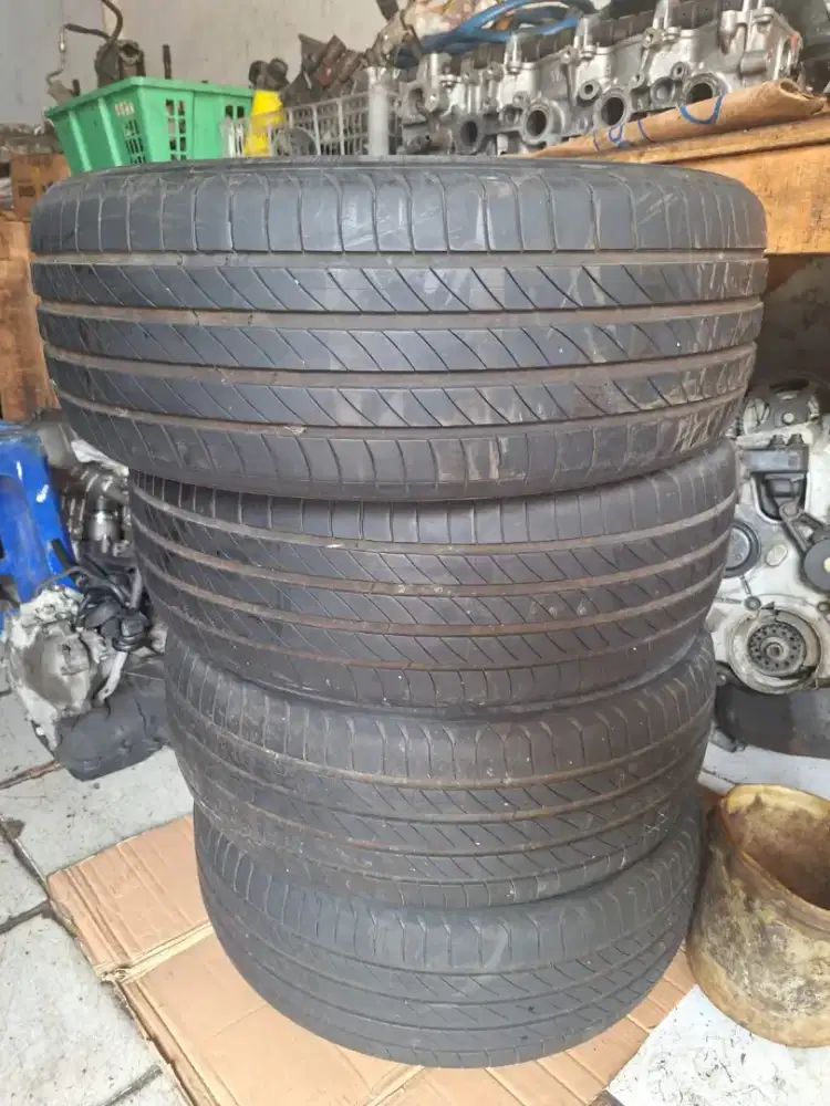 Ban Mobil Merk Michelin Primacy 4 Ukuran 205/60/16 Tahun 2021