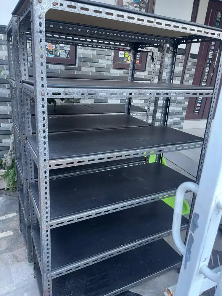 Rak Besi Kokoh dan kuat