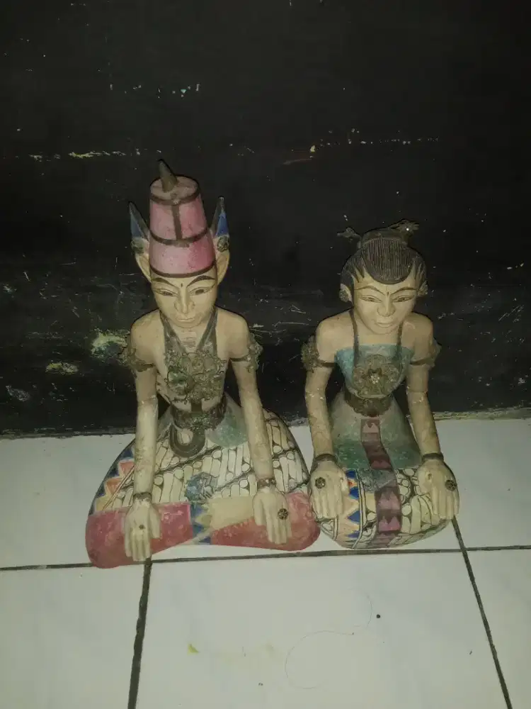 PATUNG LORO BLONYO