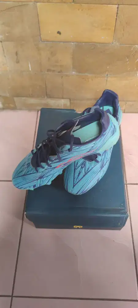 Sepatu sepakbola mils
