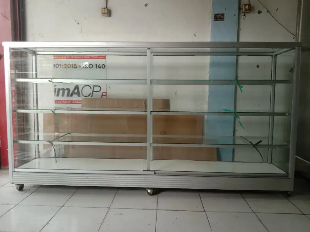Kaca etalase second