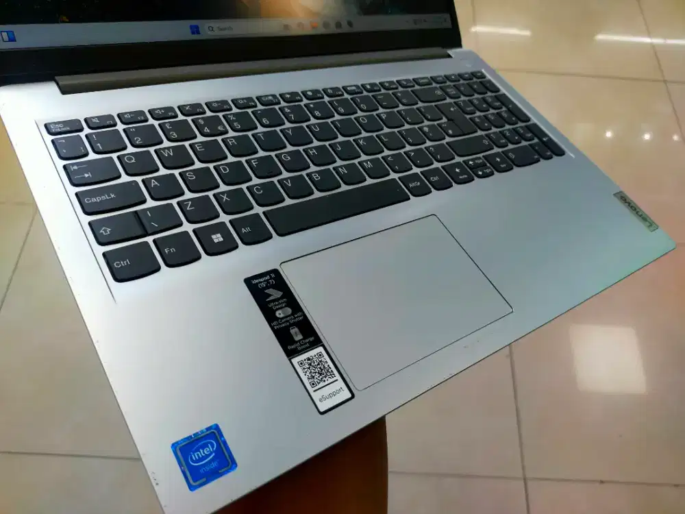 Dijual laptop Lenovo Ideapad 1 15IGL7 Ram 4GB SSD 256GB WIN 11