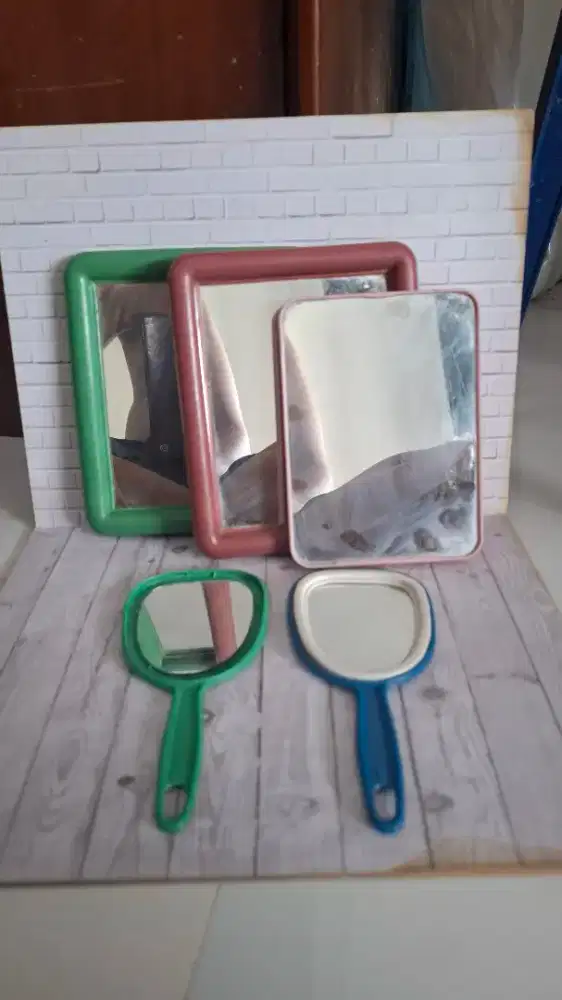 Kaca Cermin Kecil Mini
