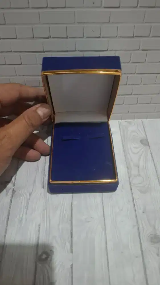 Kotak tempat cincin Felice