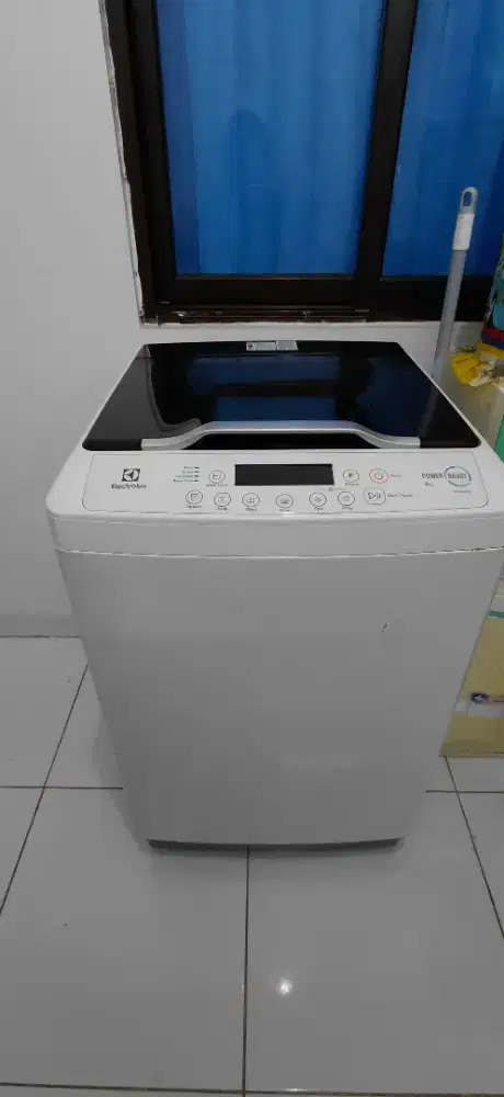 Mesin cuci electrolux