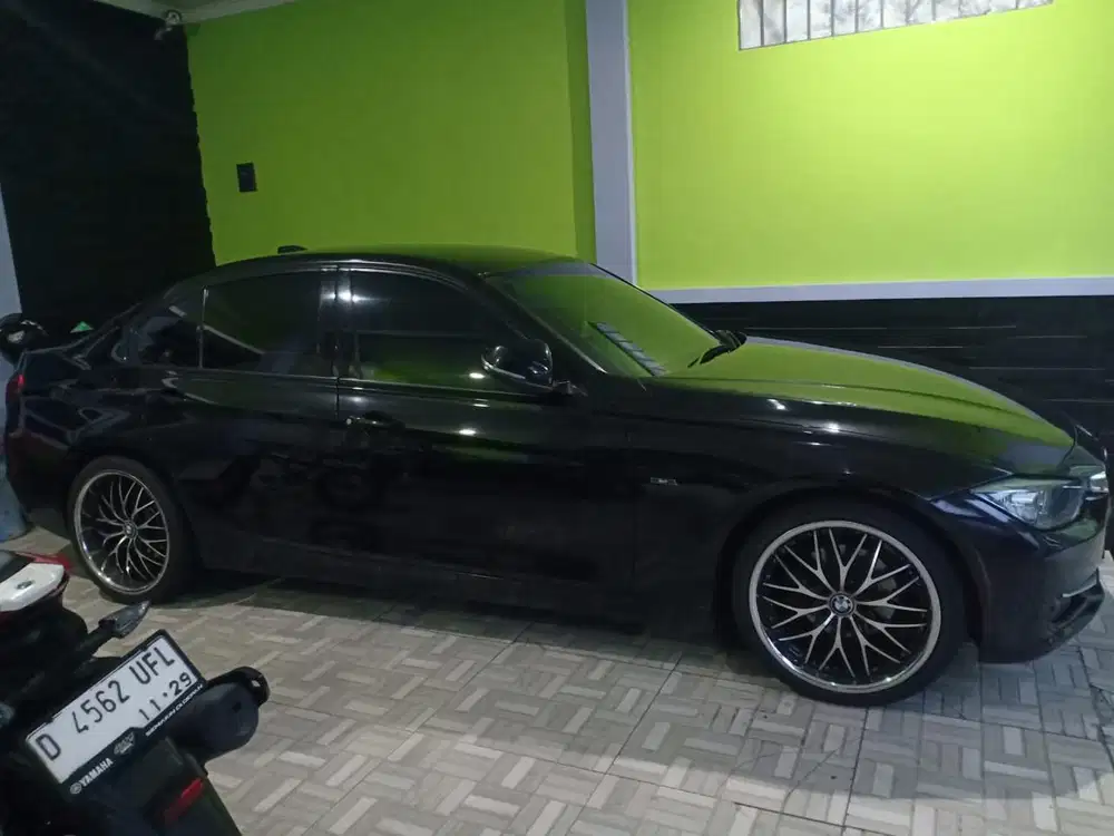 BMW 320i 2013 Bensin