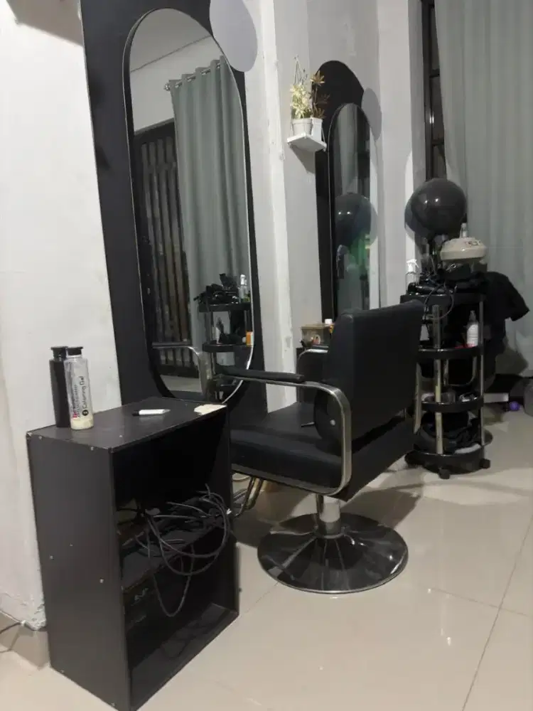 Dijual borongan peralatan salon jarang pakai
