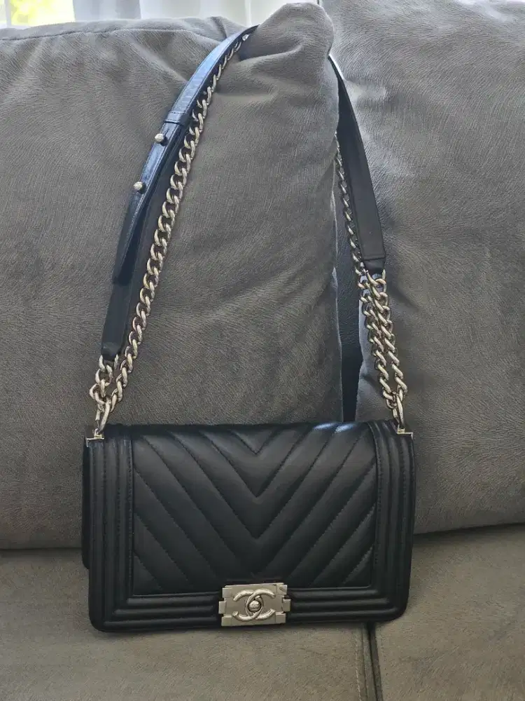 Tas Chanel Boy Chevron Lambskin Black