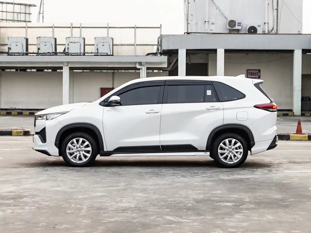 Toyota Kijang Innova V Hybrid modelista