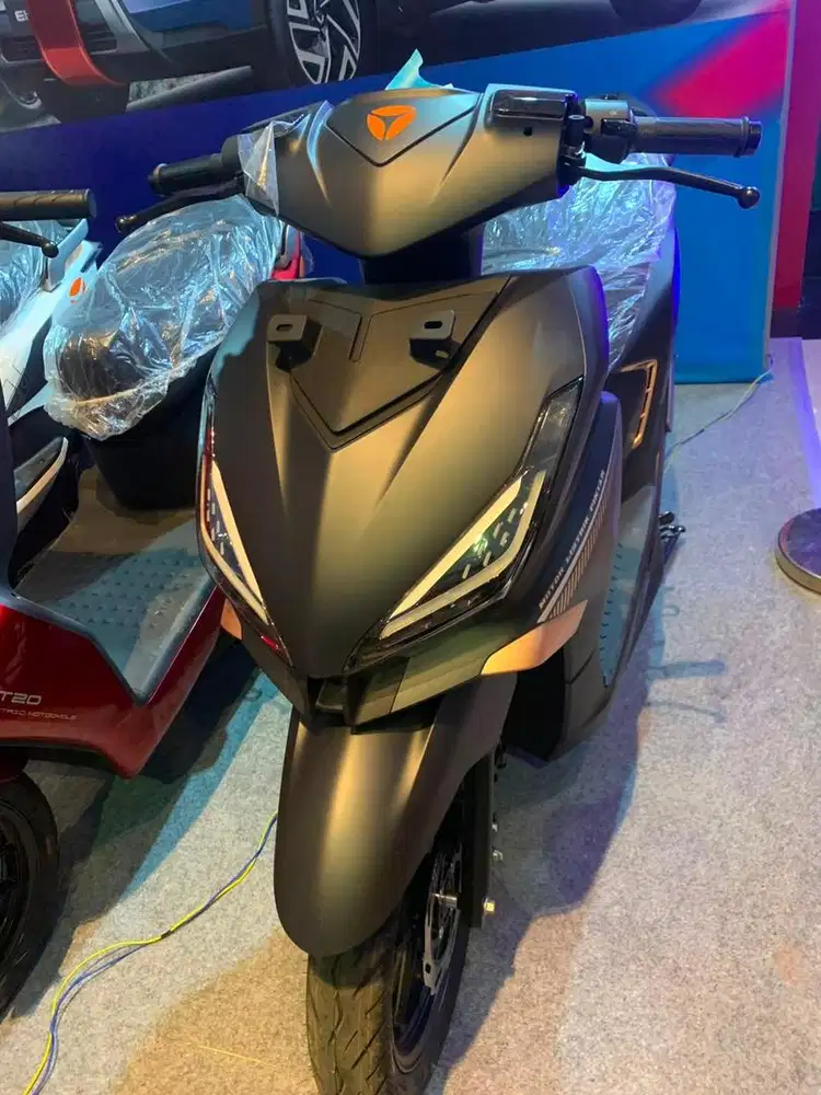 Yadea Velax E Hitam Doff New Km 0