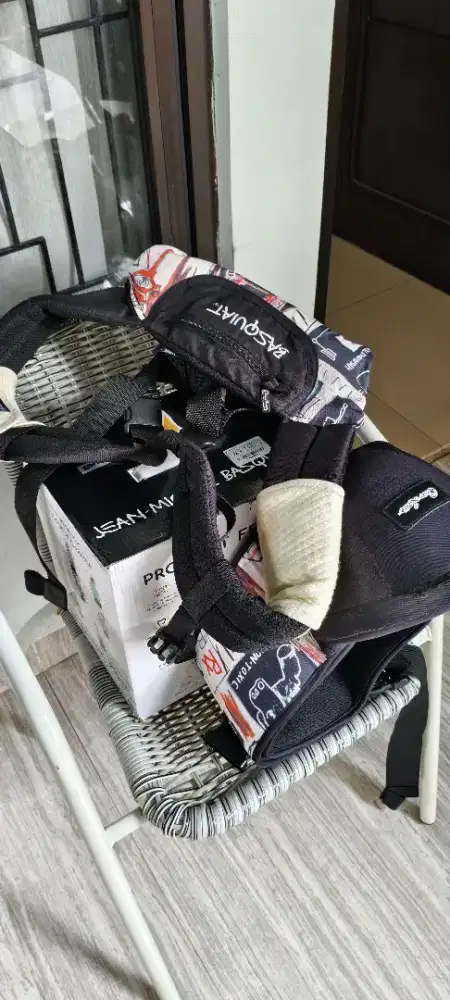 Hipseat gendongan 8 in 1