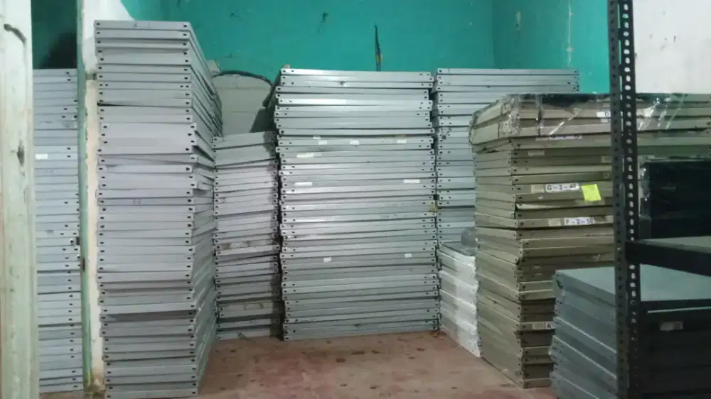 Jual rak besi ukuran 40*100*200 ada 50 set