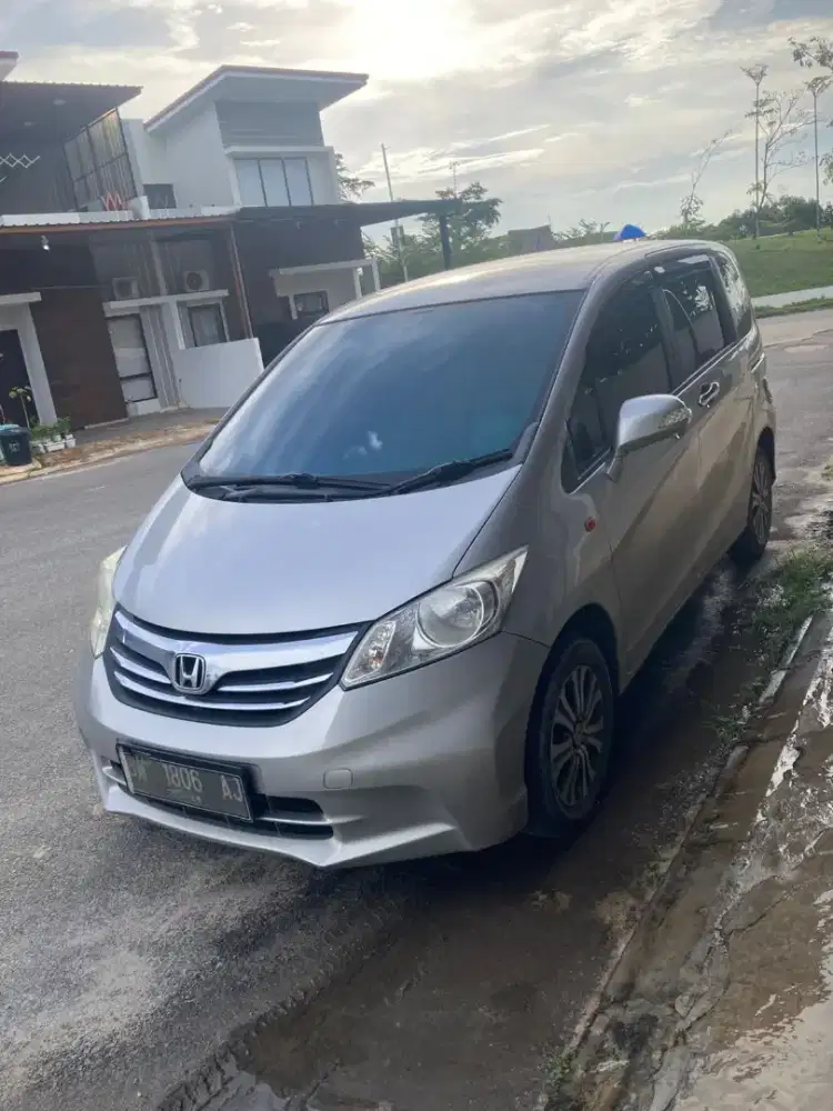 Mobil pakaian wanita