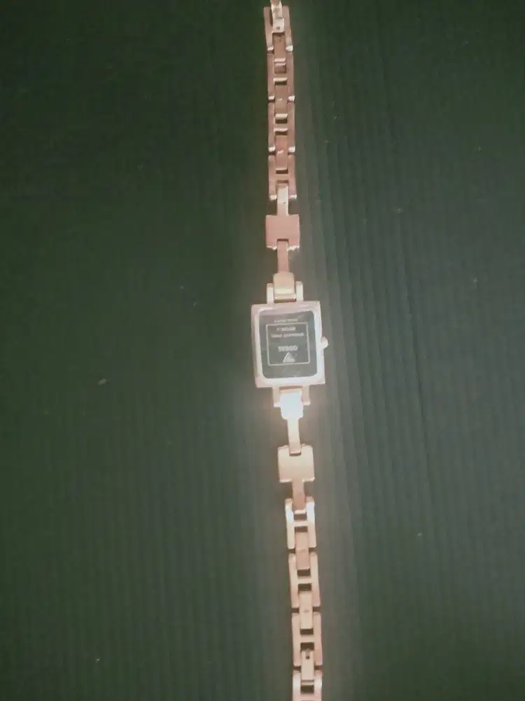 Ladies Guess watch jam tangan