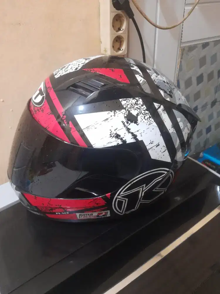 Jual helm full face KYT r10 seken ukuran M minus karet leher lepas
