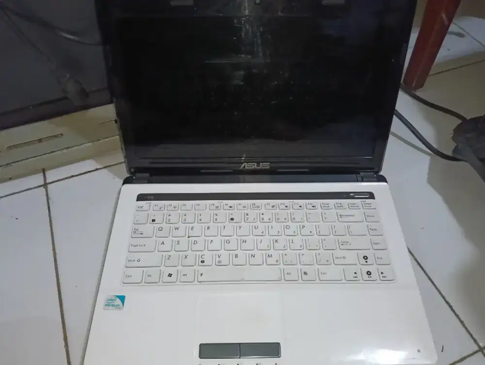 Laptop notebook netbook komputer Asus K43E core i3 pemakaian normal