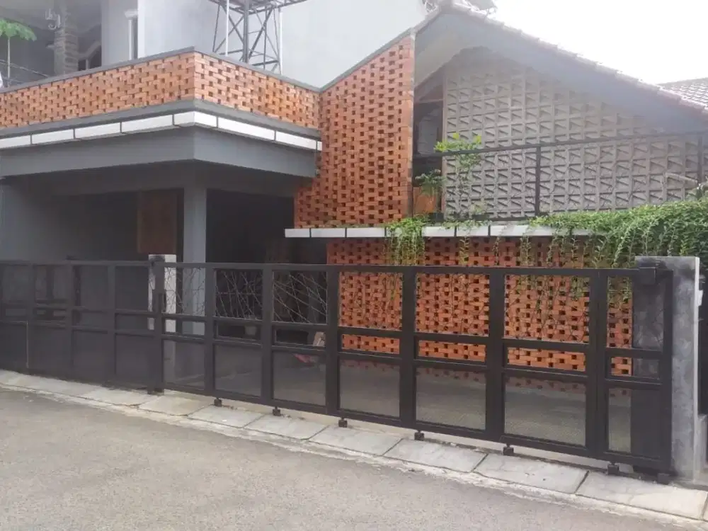 DIJUAL Rumah Model Industrial Tropis Siap Huni Kebon Jeruk, Jakarta Barat.