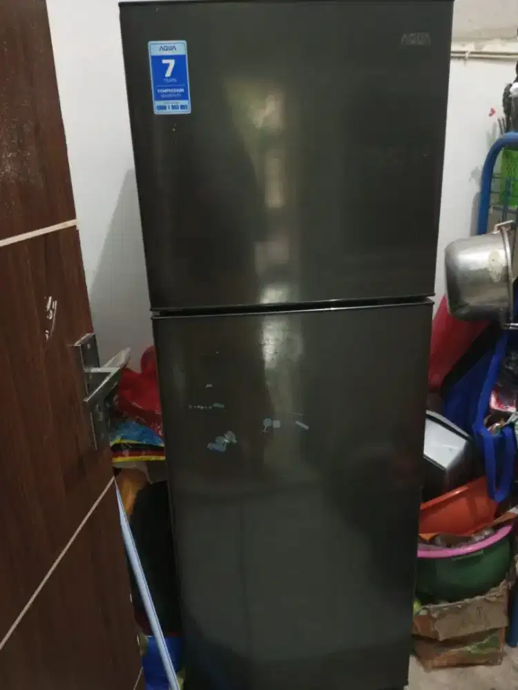 Kulkas 2 Pintu Aqua 223 liter Nego
