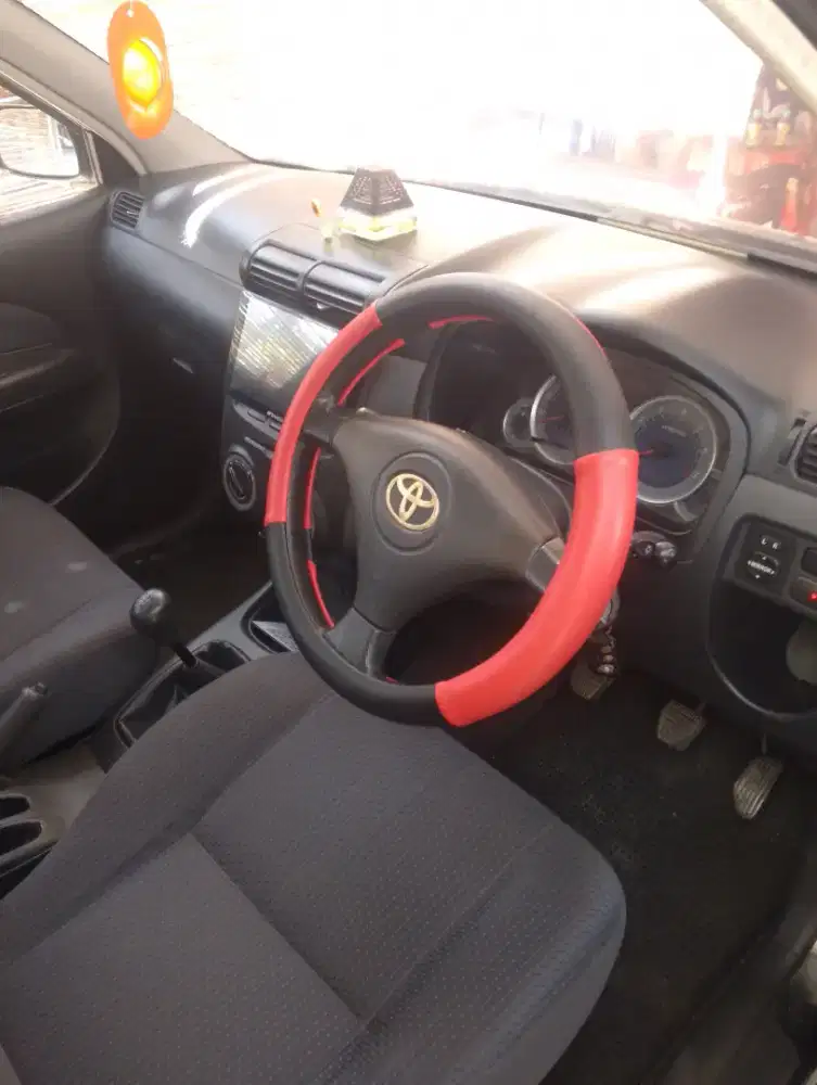 Toyota  avanza tahun 2005 , black