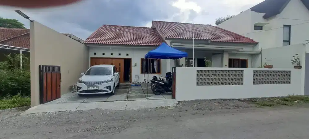 Rumah besar 1 lantai