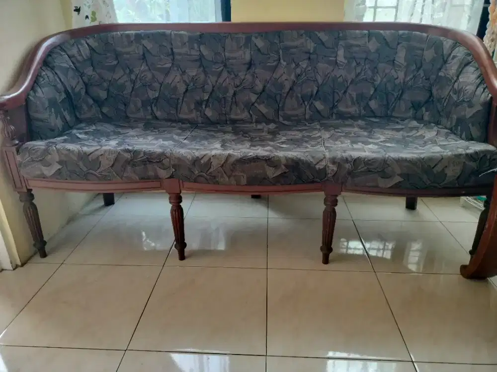 Kursi tamu panjang bekas