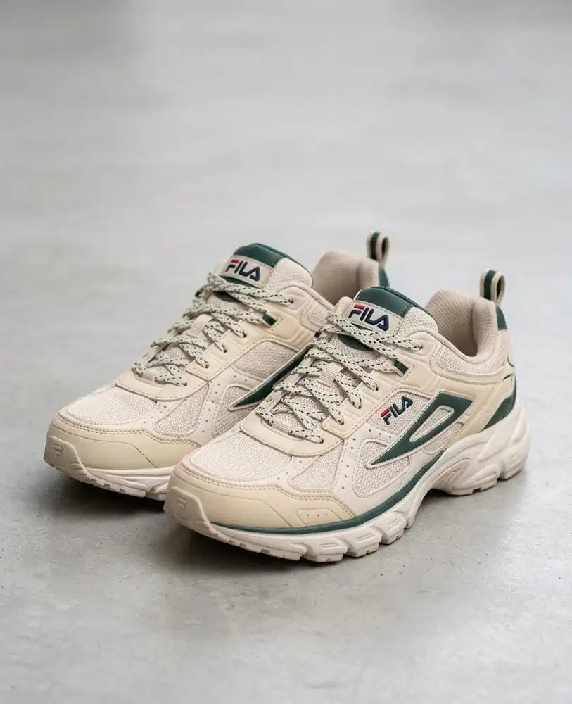 Preloved Sepatu Fila Hometown Cream Green Original Size: 43