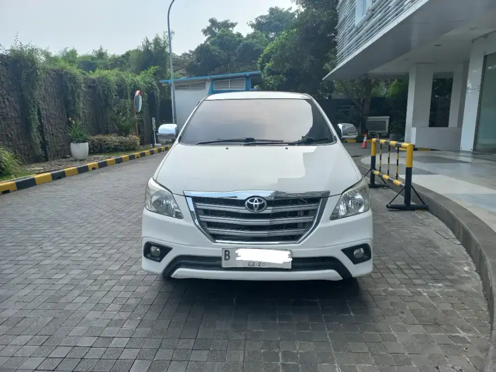 Innova 2.0 G AT 2014 Putih bensin