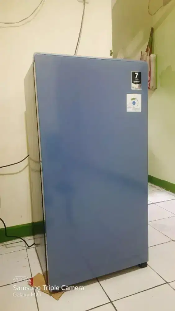 Kulkas aqua 1 pintu 145L