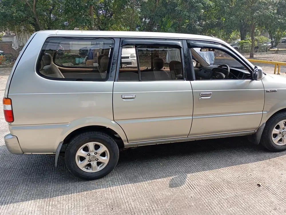 Toyota Kijang 2004 Bensin